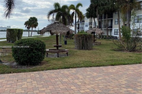 Condo in West Palm Beach, Florida, 1 bedroom  № 2069222 - photo 7