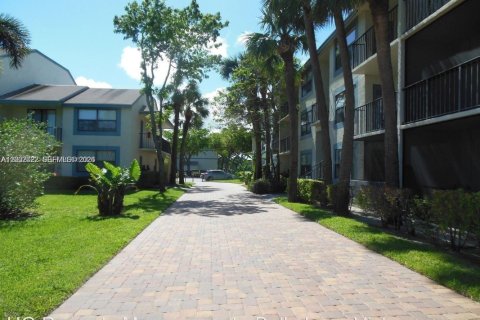 Condo in West Palm Beach, Florida, 1 bedroom  № 2069222 - photo 2
