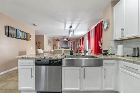 House in Kissimmee, Florida 4 bedrooms, 200.3 sq.m. № 1787698 - photo 9