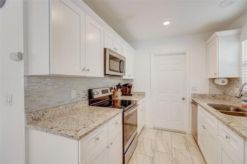 Снять в аренду квартиру в Сарасота, Флорида 4 комнаты, 92.9м2, № 439245 - фото 11