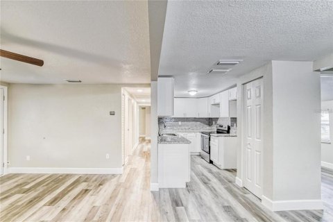 Villa ou maison à vendre à Seffner, Floride: 4 chambres, 91.23 m2 № 2148750 - photo 6
