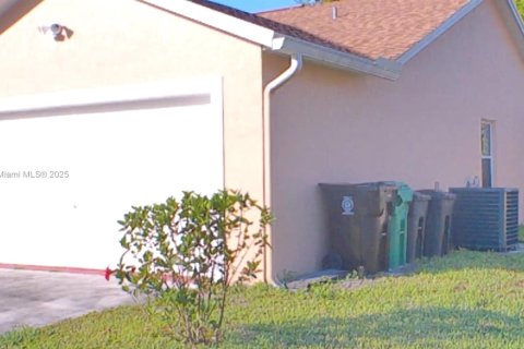 Villa ou maison à vendre à Port St. Lucie, Floride: 3 chambres, 143.63 m2 № 1950914 - photo 4