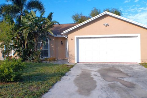 Villa ou maison à vendre à Port St. Lucie, Floride: 3 chambres, 143.63 m2 № 1950914 - photo 2