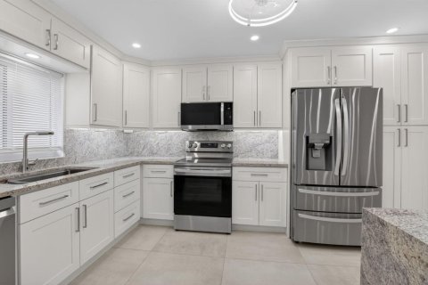 Townhouse in Delray Beach, Florida 2 bedrooms, 99.03 sq.m. № 2191175