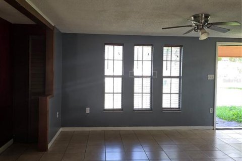 House in Sarasota, Florida 2 bedrooms, 145.67 sq.m. № 2400283 - photo 10