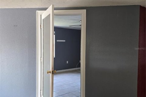 House in Sarasota, Florida 2 bedrooms, 145.67 sq.m. № 2400283 - photo 11