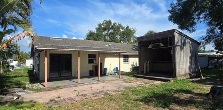 House in Sarasota, Florida 2 bedrooms, 145.67 sq.m. № 2400283