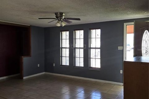 House in Sarasota, Florida 2 bedrooms, 145.67 sq.m. № 2400283 - photo 14