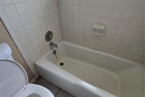 House in Sarasota, Florida 2 bedrooms, 145.67 sq.m. № 2400283 - photo 18