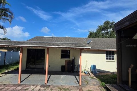 House in Sarasota, Florida 2 bedrooms, 145.67 sq.m. № 2400283 - photo 2