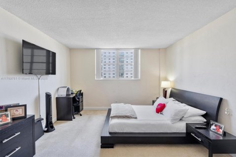 Condo in Sunny Isles Beach, Florida, 1 bedroom  № 1708556 - photo 10