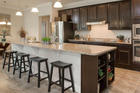 Casa en venta en Spring Hill, Florida, 4 dormitorios, 230 m2 № 208182 - foto 1