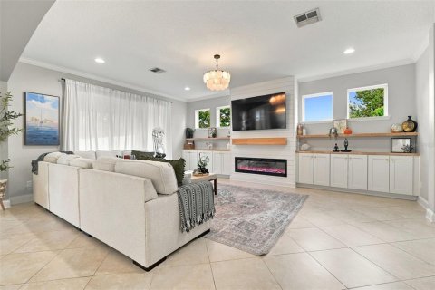 House in Orlando, Florida 4 bedrooms, 255.02 sq.m. № 2418674 - photo 8