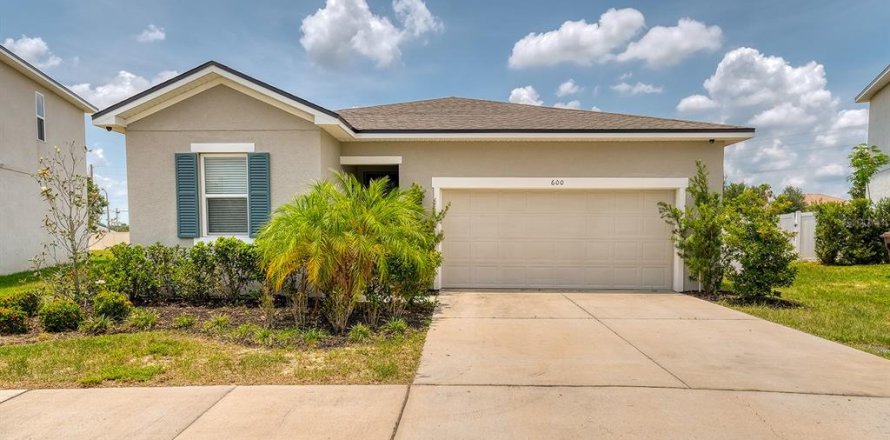 House in Davenport, Florida 3 bedrooms, 164.53 sq.m. № 1744492