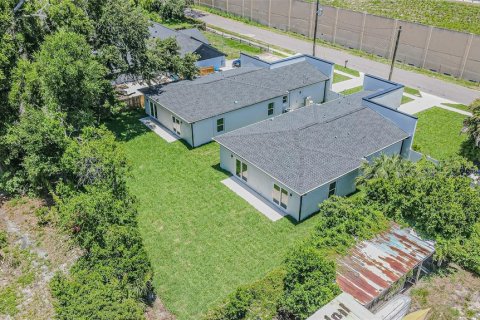 House in Tampa, Florida 3 bedrooms, 141.4 sq.m. № 2113730 - photo 6