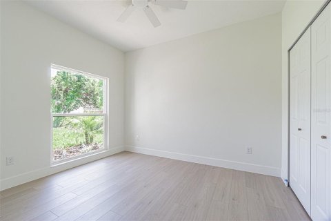 House in Tampa, Florida 3 bedrooms, 141.4 sq.m. № 2113730 - photo 18