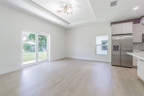 House in Tampa, Florida 3 bedrooms, 141.4 sq.m. № 2113730 - photo 10
