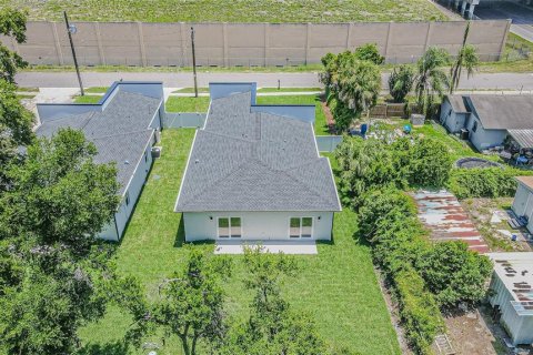 House in Tampa, Florida 3 bedrooms, 141.4 sq.m. № 2113730 - photo 7