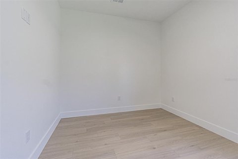House in Tampa, Florida 3 bedrooms, 141.4 sq.m. № 2113730 - photo 15