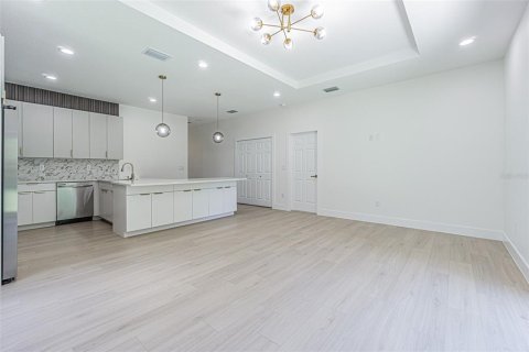 House in Tampa, Florida 3 bedrooms, 141.4 sq.m. № 2113730 - photo 12