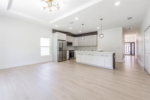 House in Tampa, Florida 3 bedrooms, 141.4 sq.m. № 2113730 - photo 13