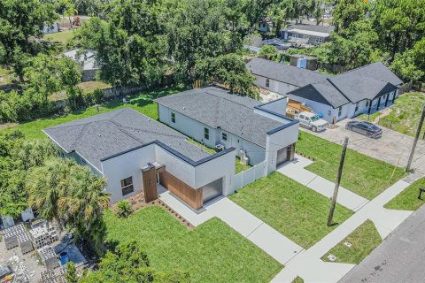 House in Tampa, Florida 3 bedrooms, 141.4 sq.m. № 2113730 - photo 3