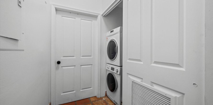 Propiedad comercial en Wellington, Florida 2 dormitorios, 670.48 m2 № 1118073