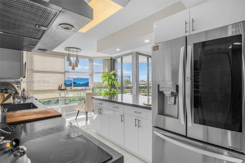 Copropriété à vendre à Aventura, Floride: 2 chambres, 128.21 m2 № 1705560 - photo 12