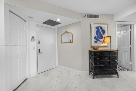 Copropriété à vendre à Aventura, Floride: 2 chambres, 128.21 m2 № 1705560 - photo 2