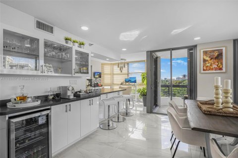 Copropriété à vendre à Aventura, Floride: 2 chambres, 128.21 m2 № 1705560 - photo 7