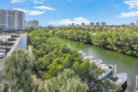 Copropriété à vendre à Aventura, Floride: 2 chambres, 128.21 m2 № 1705560 - photo 26