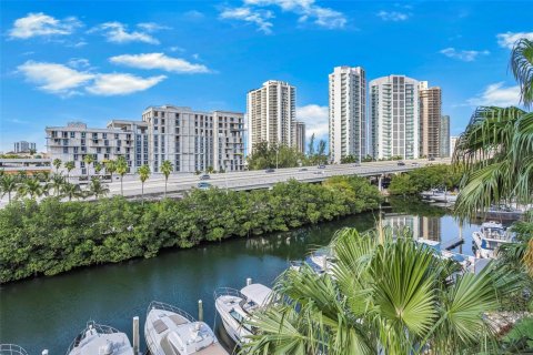 Copropriété à vendre à Aventura, Floride: 2 chambres, 128.21 m2 № 1705560 - photo 25
