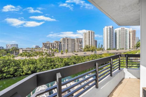 Copropriété à vendre à Aventura, Floride: 2 chambres, 128.21 m2 № 1705560 - photo 23
