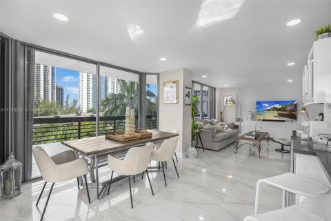 Copropriété à vendre à Aventura, Floride: 2 chambres, 128.21 m2 № 1705560 - photo 9
