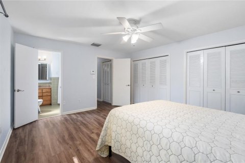 House in Gainesville, Florida 4 bedrooms, 193.61 sq.m. № 1771940 - photo 11