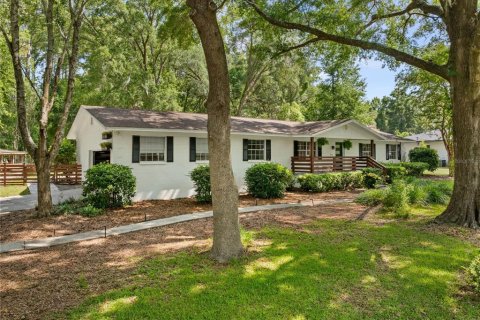 House in Gainesville, Florida 4 bedrooms, 193.61 sq.m. № 1771940 - photo 1