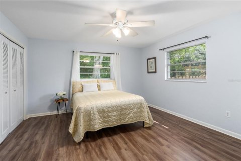 House in Gainesville, Florida 4 bedrooms, 193.61 sq.m. № 1771940 - photo 10
