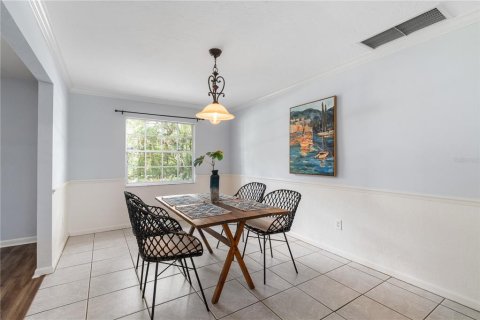 House in Gainesville, Florida 4 bedrooms, 193.61 sq.m. № 1771940 - photo 6