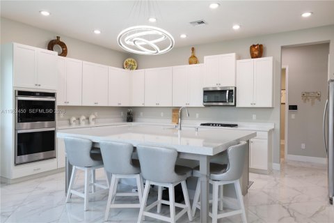 Купить виллу или дом в Уэстлейк, Флорида 5 спален, 381.83м2, № 2006674 - фото 24