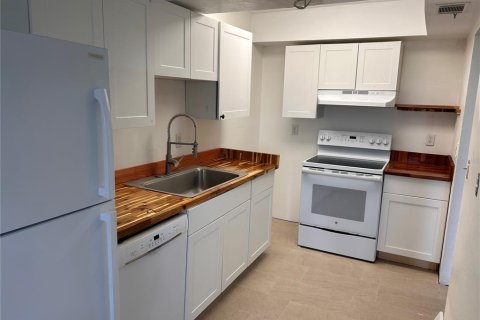 Condominio en venta en Clearwater, Florida, 2 habitaciones, 51.1 m2 № 1806863 - foto 2