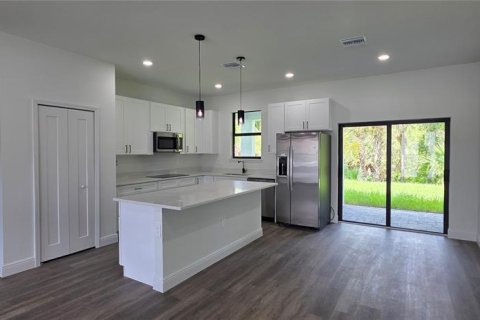 House in North Port, Florida 4 bedrooms, 151.52 sq.m. № 2337416 - photo 8