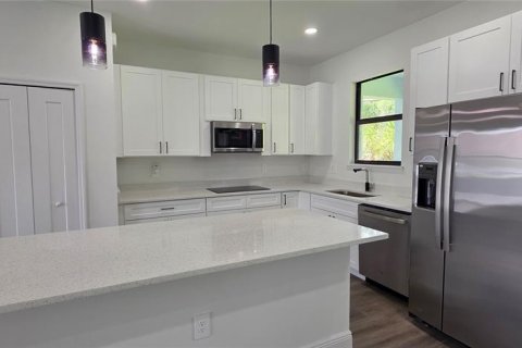 House in North Port, Florida 4 bedrooms, 151.52 sq.m. № 2337416 - photo 7