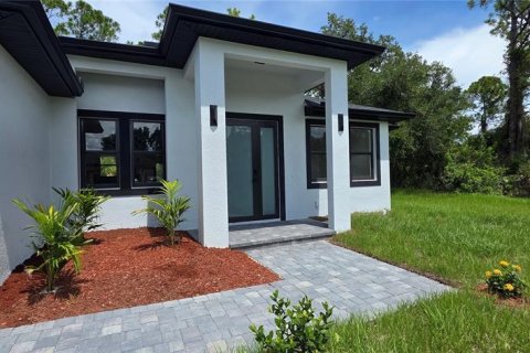 House in North Port, Florida 4 bedrooms, 151.52 sq.m. № 2337416 - photo 2