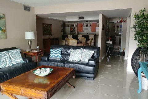 Copropriété à vendre à Orlando, Floride: 2 chambres, 121.61 m2 № 2233035 - photo 2