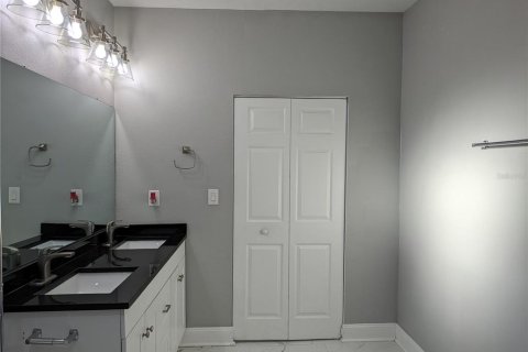 House in Tampa, Florida 2 bedrooms, 114.73 sq.m. № 1536626 - photo 13