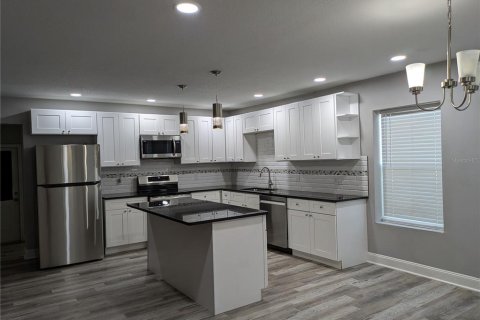 House in Tampa, Florida 2 bedrooms, 114.73 sq.m. № 1536626 - photo 4