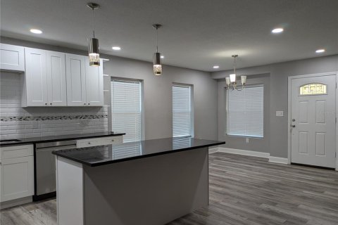House in Tampa, Florida 2 bedrooms, 114.73 sq.m. № 1536626 - photo 7