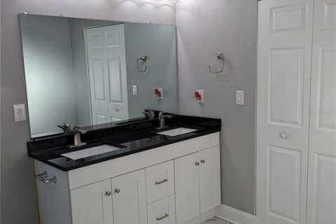 House in Tampa, Florida 2 bedrooms, 114.73 sq.m. № 1536626 - photo 12