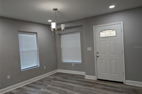 House in Tampa, Florida 2 bedrooms, 114.73 sq.m. № 1536626 - photo 2