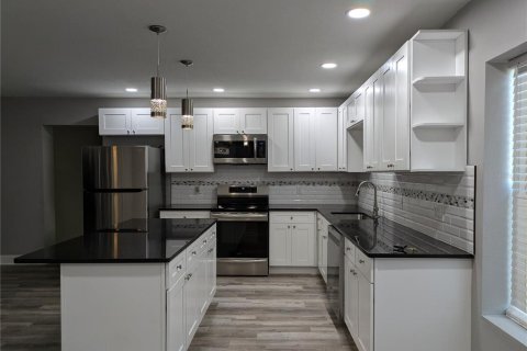 House in Tampa, Florida 2 bedrooms, 114.73 sq.m. № 1536626 - photo 5